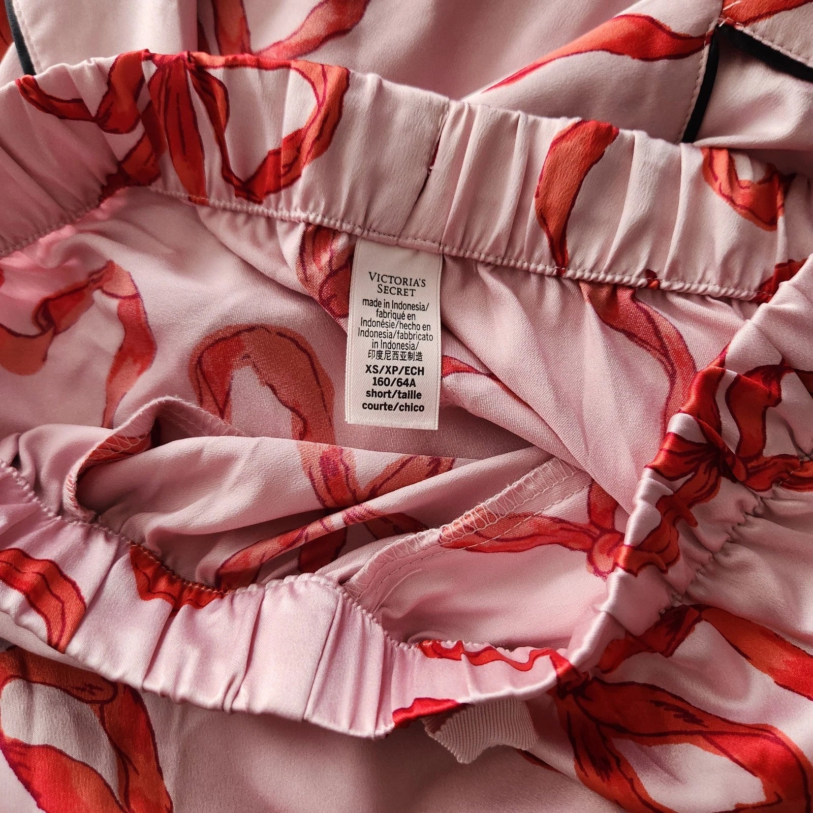 Victoria’s Secret Glazed Satin Pajama Set Chalk Rose & Red Bows Size XS SHORT