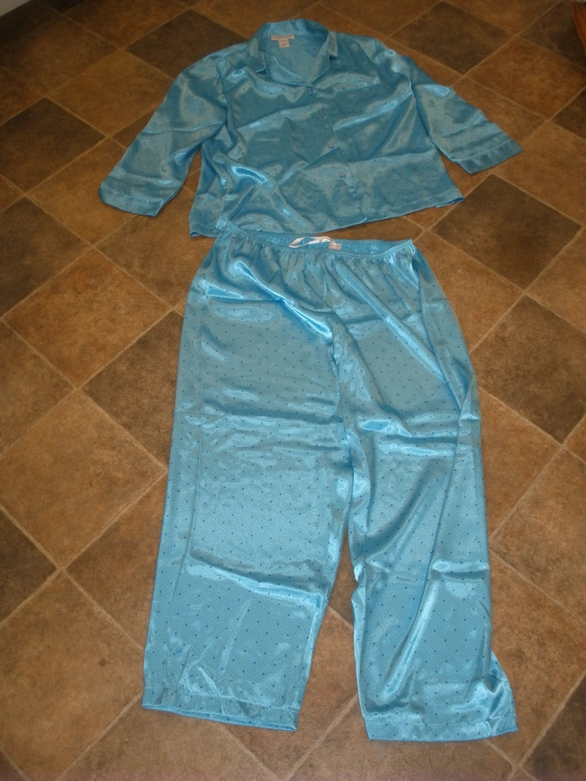 Women's 2 pc. pajamas Morgan Taylor Intimates L Blue silky feel 100% poly (T104)