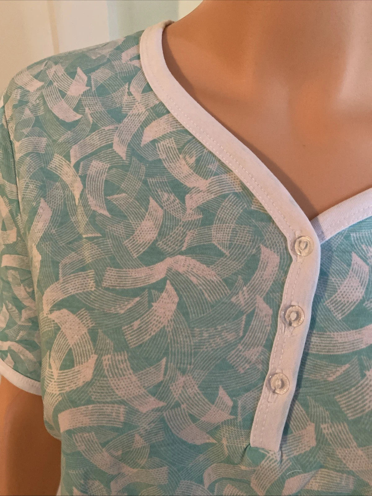 V-Neck Lace Trim Floral Pattern 2-Piece Pajama Set Size Xl