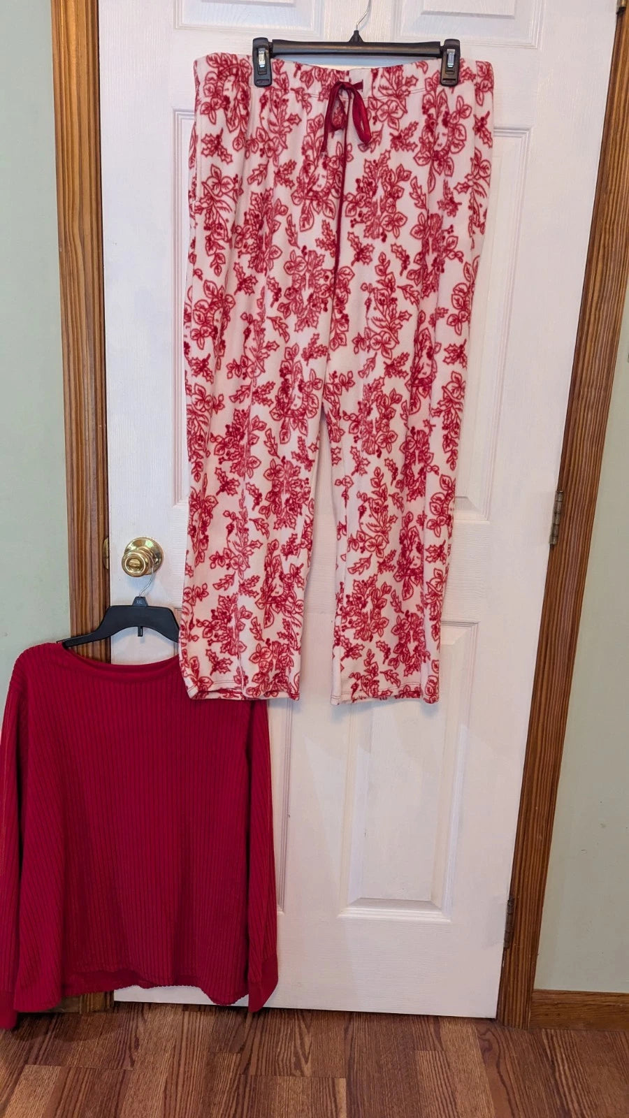 New Croft & Barrow Pajama Set Solid Red Top Floral Pants Soft Poly Fleece XXL