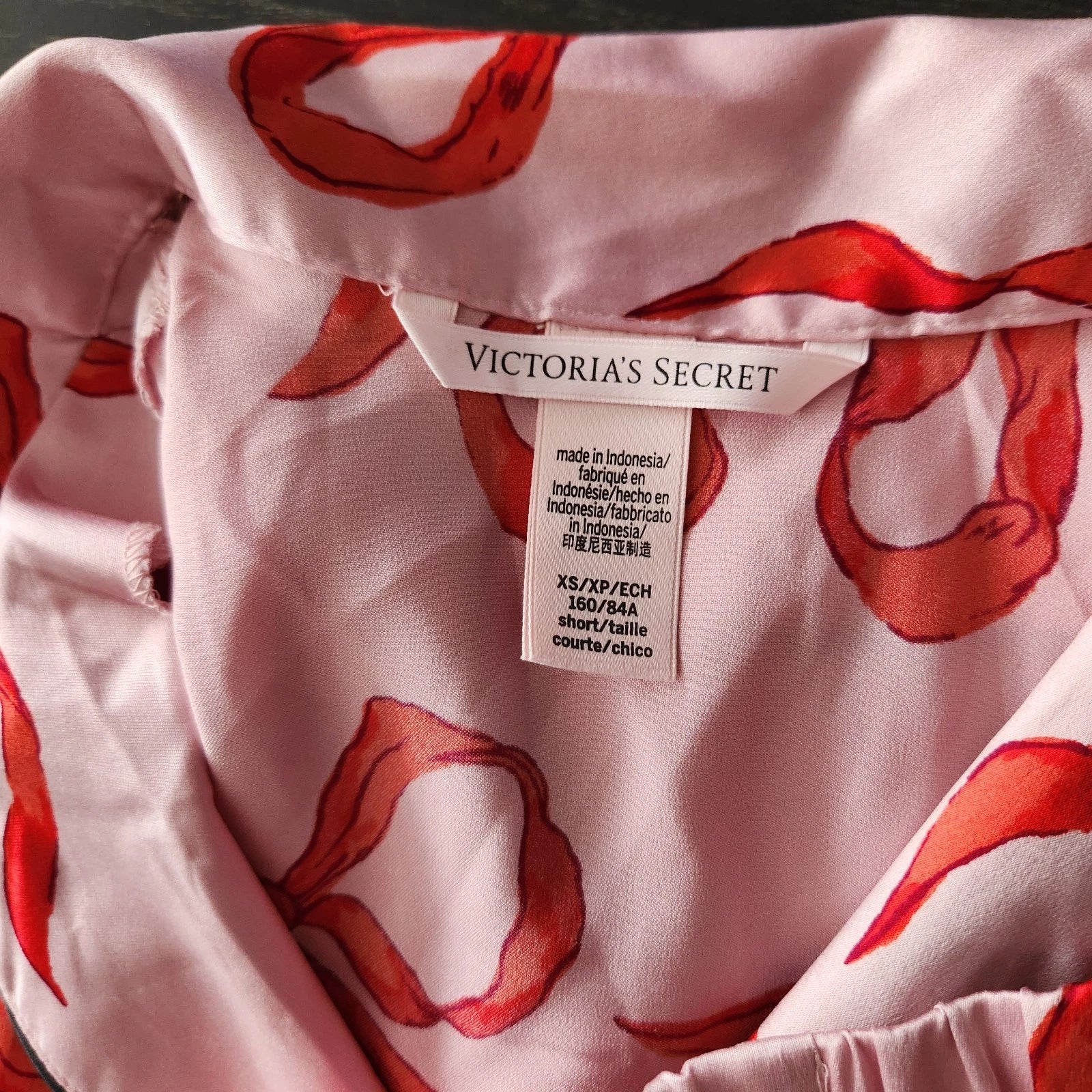 Victoria’s Secret Glazed Satin Pajama Set Chalk Rose & Red Bows Size XS SHORT