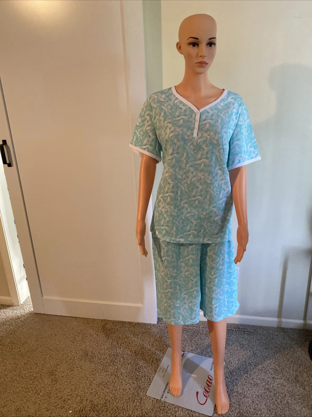 V-Neck Lace Trim Floral Pattern 2-Piece Pajama Set Size Xl