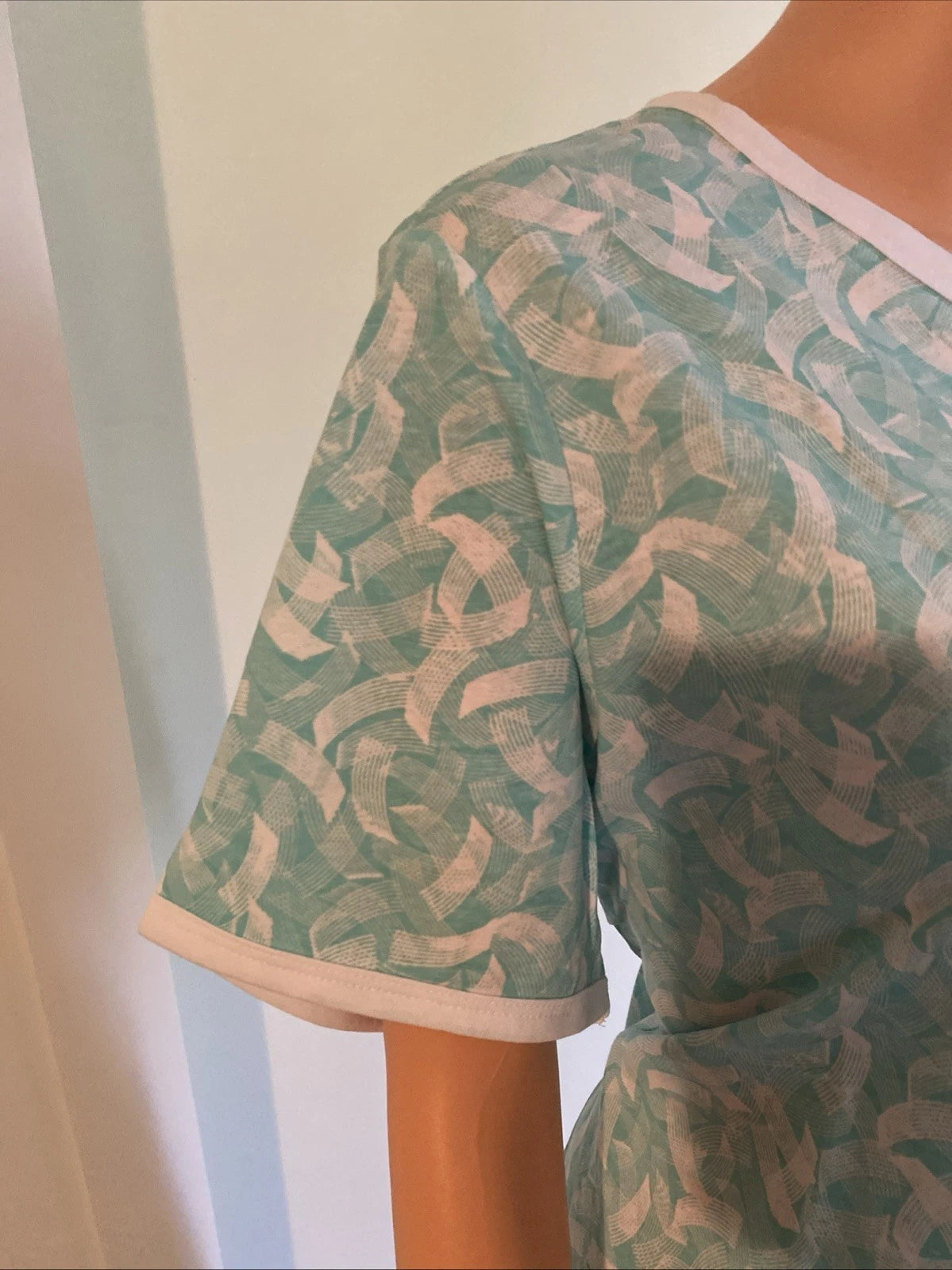 V-Neck Lace Trim Floral Pattern 2-Piece Pajama Set Size Xl