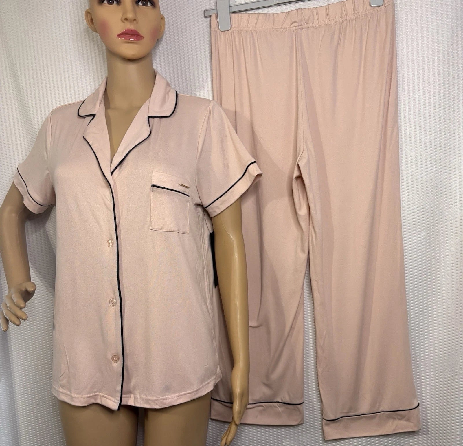 BCBG MAXAZRIA Women's Short Sleeve Notch Collar Top and Capri Pants Pajama Set M