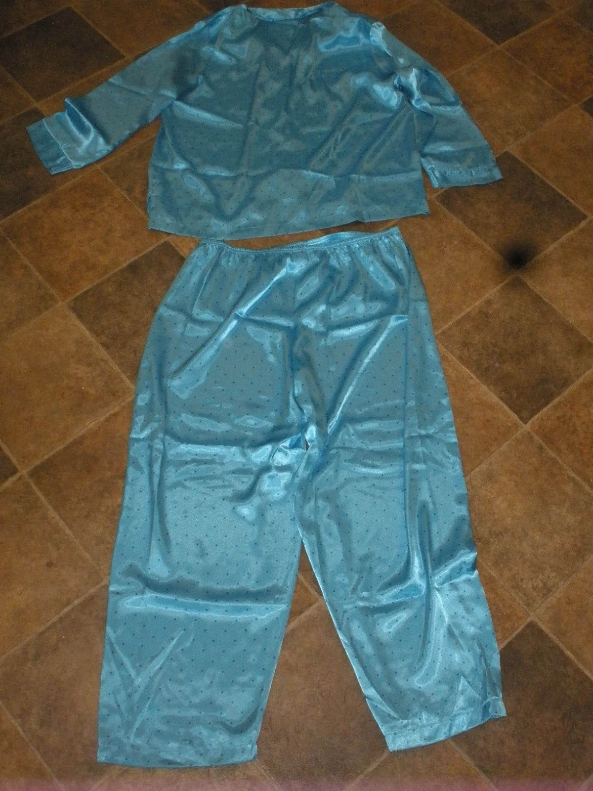 Women's 2 pc. pajamas Morgan Taylor Intimates L Blue silky feel 100% poly (T104)