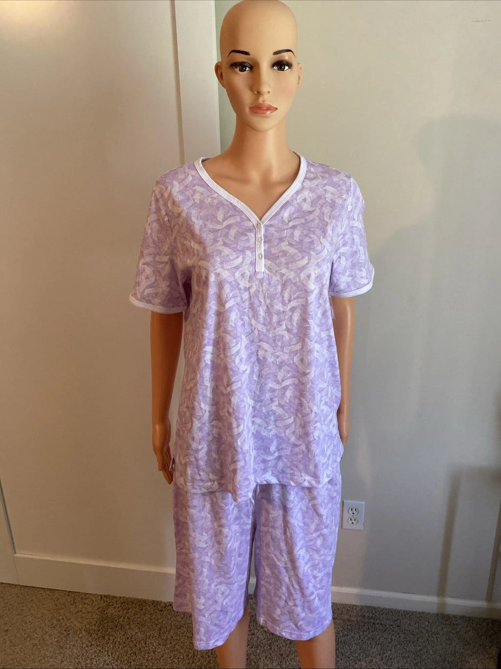 V-Neck Lace Trim Floral Pattern 2-Piece Pajama Set Pj Size M