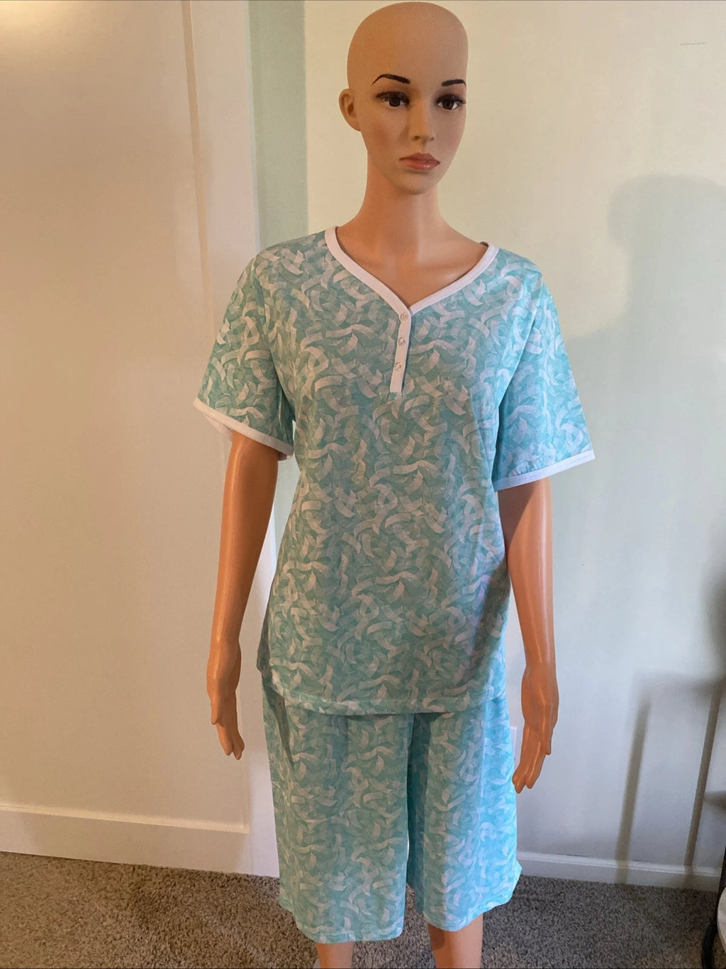 V-Neck Lace Trim Floral Pattern 2-Piece Pajama Set Size Xl