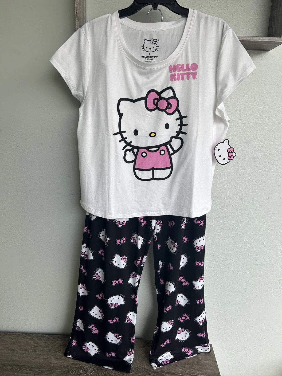 Hello Kitty Sanrio Sleepwear/Pajama Set of 2. Women Size L Very Comfortable NEW!