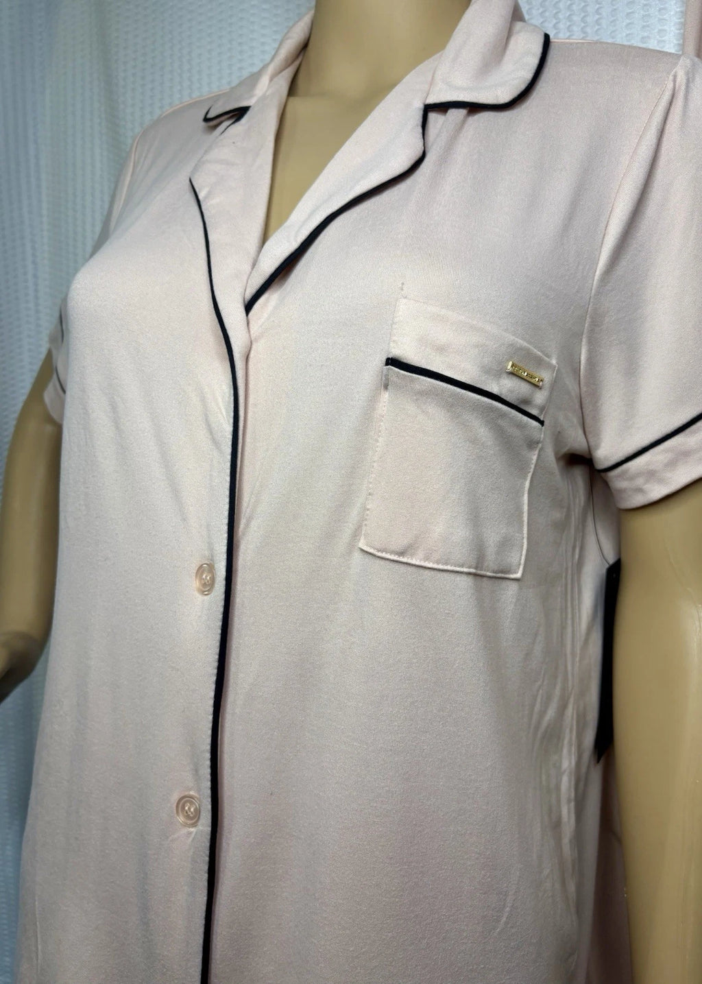 BCBG MAXAZRIA Women's Short Sleeve Notch Collar Top and Capri Pants Pajama Set M