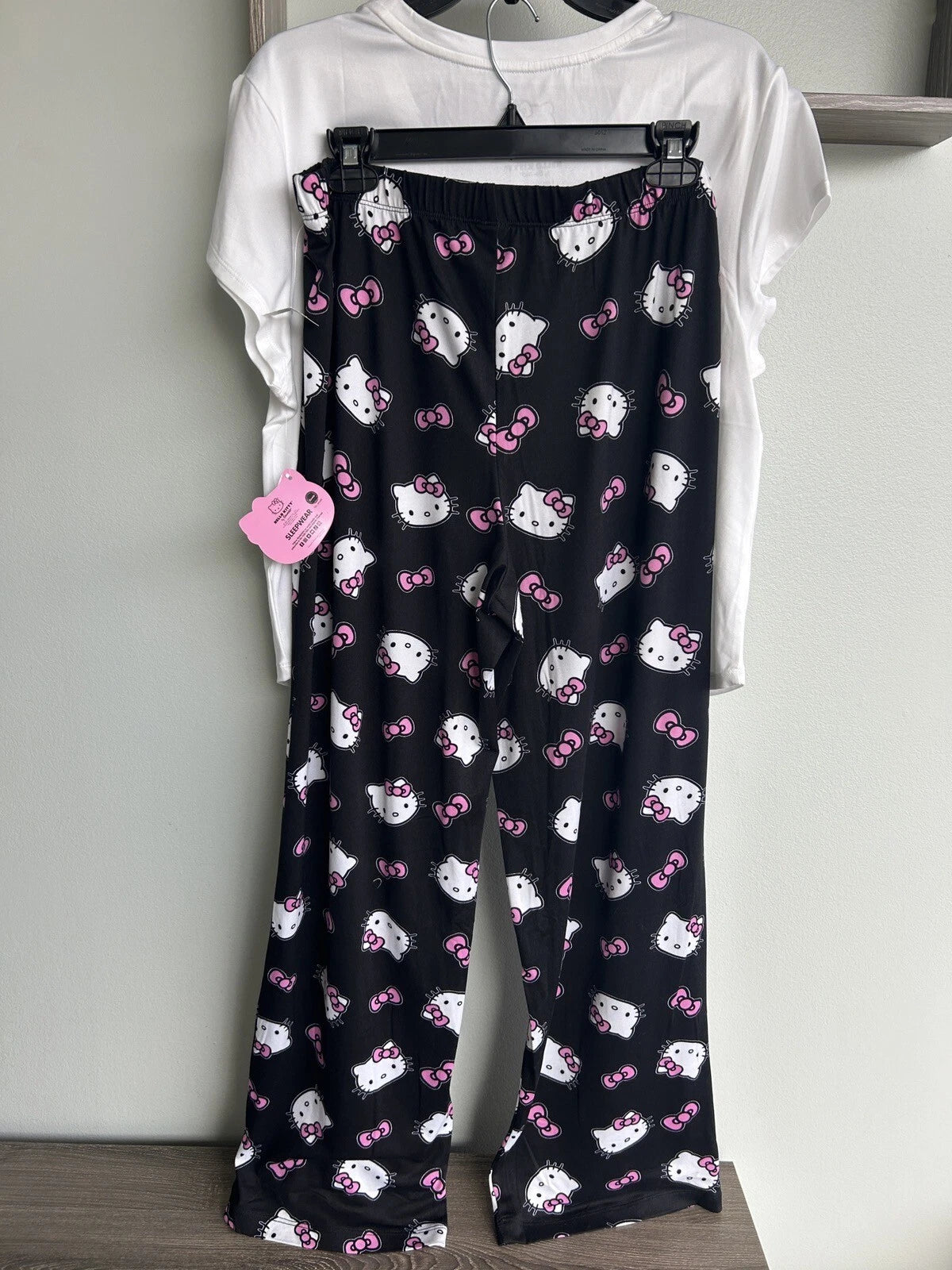 Hello Kitty Sanrio Sleepwear/Pajama Set of 2. Women Size L Very Comfortable NEW!