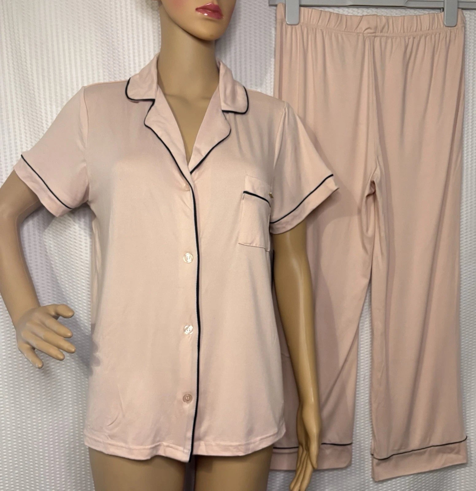 BCBG MAXAZRIA Women's Short Sleeve Notch Collar Top and Capri Pants Pajama Set M