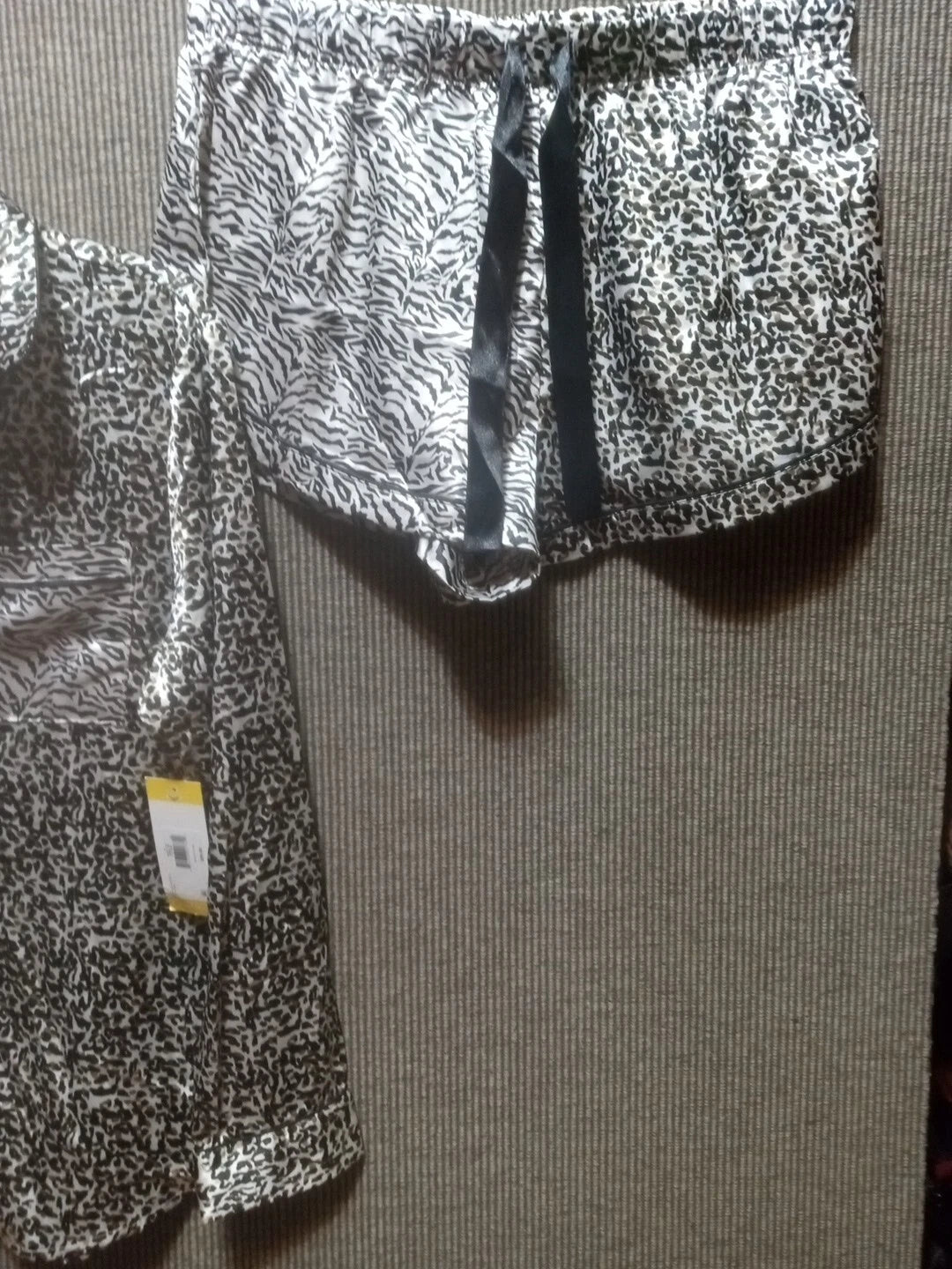 BB DAKOTA Size M Satin Pajama Set  NWT $99.99 T9d
